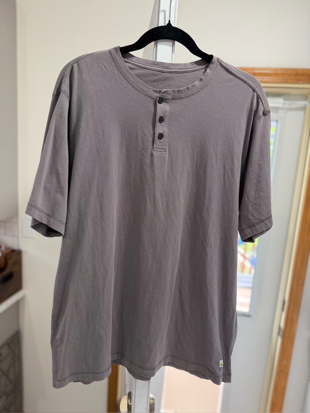 Vuori Men's Short-Sleeve Henley Shirt in Gray